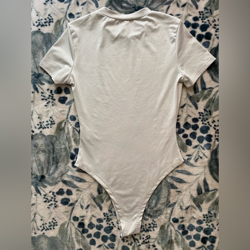 Lightweight Crew Neck T-Shirt Bodysuit in White - size XS - Picture 8 of 12
